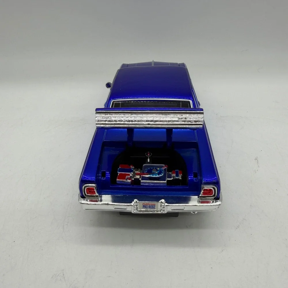 Maisto 31090 Pro Rodz 1:24 Scale 1965 Chevrolet Malibu SS 2005 Diecast Metal Car